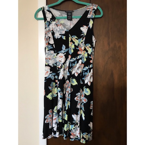 Floral Loose-Fitted Dress - Picture 3 of 3